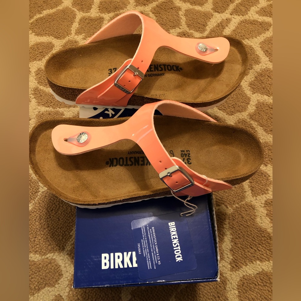 Women’s coral peach gizeh Birkenstocks size 37